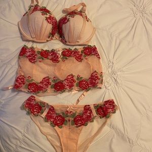 VS 34DD  bra set+garter skirt Angel